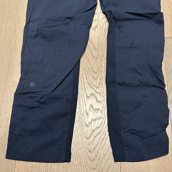 Lululemon Woman's Size 2 True Navy Beyond the Studio Crop Lightweight Pants - Picture 10 of 14